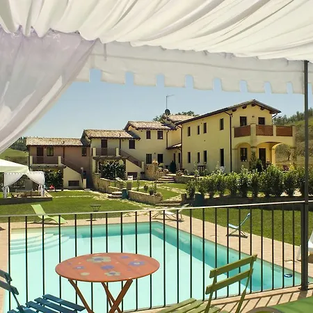 Aparthotel Borgo Le Capannelle 4*